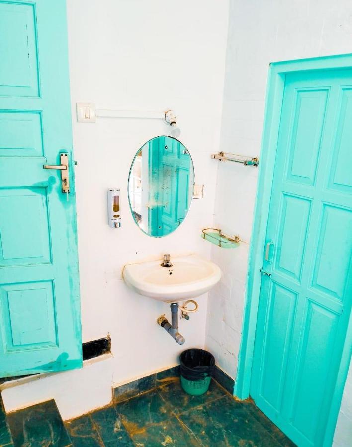 Hotel The Turquoiise House Morjim Esterno foto