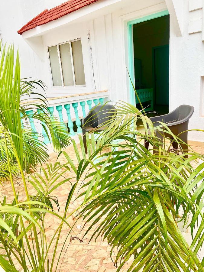 Hotel The Turquoiise House Morjim Esterno foto