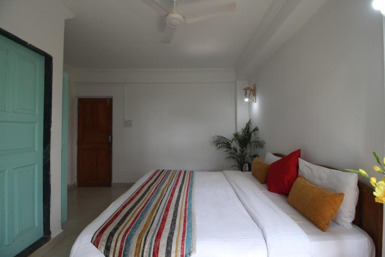 Hotel The Turquoiise House Morjim Esterno foto